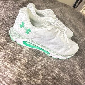 New Under Armour HOVR Infinite 3 Mint Green Womens Running Trainers Size 10